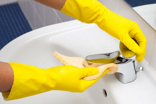 Deep cleaning of a kitchen during Battersea tenancy end handover